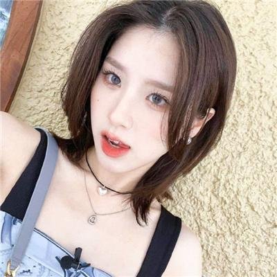 四个孩子走进银行